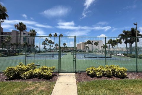 Condo in South Pasadena, Florida, 2 bedrooms  № 2199202 - photo 28