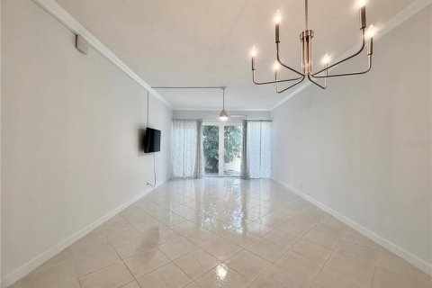 Condo in South Pasadena, Florida, 2 bedrooms  № 2199202 - photo 11