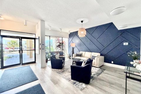 Condo in South Pasadena, Florida, 2 bedrooms  № 2199202 - photo 24