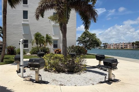 Condo in South Pasadena, Florida, 2 bedrooms  № 2199202 - photo 29