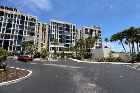 Condo in South Pasadena, Florida, 2 bedrooms  № 2199202 - photo 2