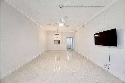 Condo in South Pasadena, Florida, 2 bedrooms  № 2199202 - photo 13