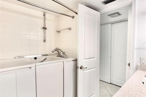 Condo in South Pasadena, Florida, 2 bedrooms  № 2199202 - photo 23