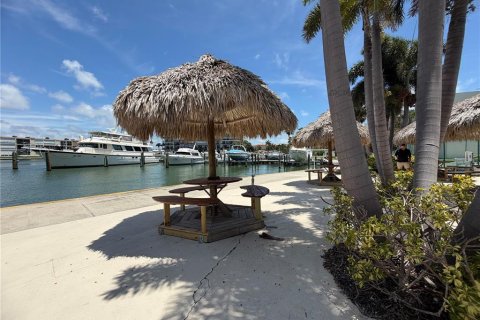 Condo in South Pasadena, Florida, 2 bedrooms  № 2199202 - photo 30