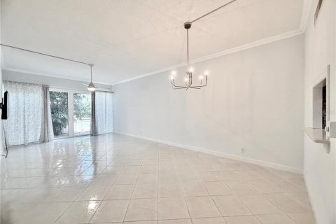 Condo in South Pasadena, Florida, 2 bedrooms  № 2199202 - photo 12