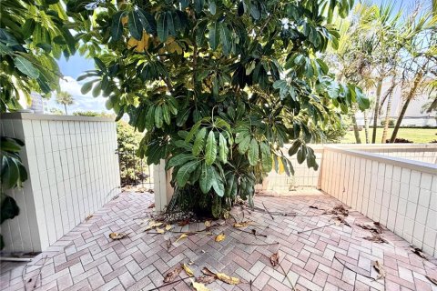 Condo in South Pasadena, Florida, 2 bedrooms  № 2199202 - photo 26