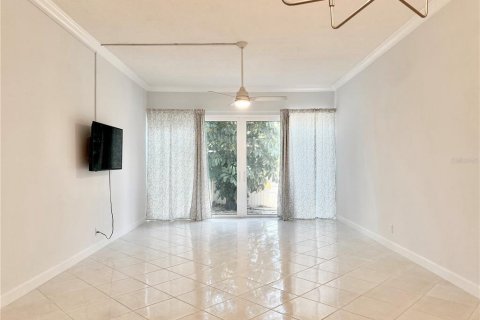 Condo in South Pasadena, Florida, 2 bedrooms  № 2199202 - photo 10
