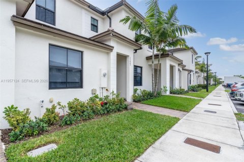 Купить таунхаус в Хомстед, Флорида 3 спальни, 123.37м2, № 2021008 - фото 9