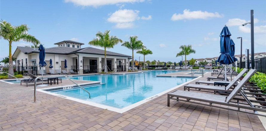 Таунхаус в Хомстед, Флорида 3 спальни, 123.37м2 № 2021008