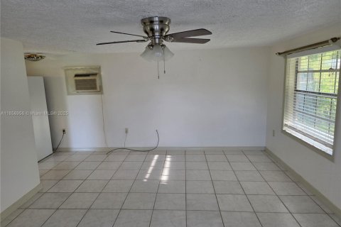 Снять в аренду квартиру в Сент-Луси, Флорида 1 спальня, № 1981800 - фото 6