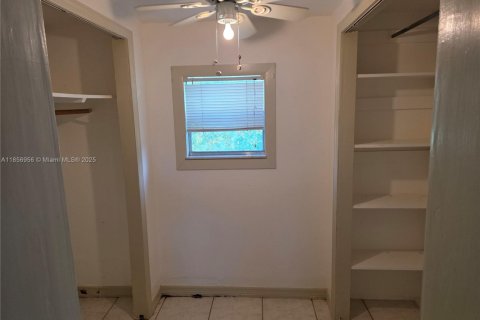 Снять в аренду квартиру в Сент-Луси, Флорида 1 спальня, № 1981800 - фото 13