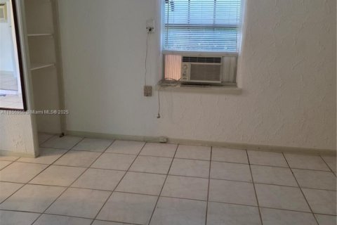 Снять в аренду квартиру в Сент-Луси, Флорида 1 спальня, № 1981800 - фото 10