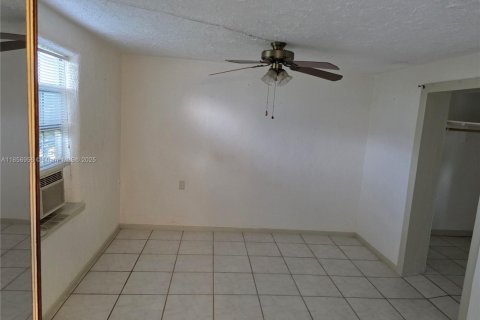 Снять в аренду квартиру в Сент-Луси, Флорида 1 спальня, № 1981800 - фото 12