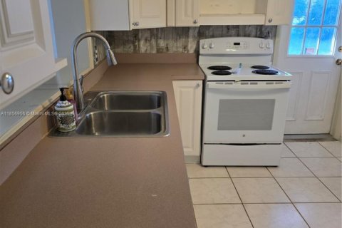 Снять в аренду квартиру в Сент-Луси, Флорида 1 спальня, № 1981800 - фото 3