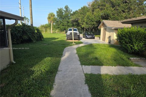 Снять в аренду квартиру в Сент-Луси, Флорида 1 спальня, № 1981800 - фото 17