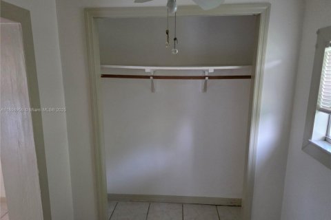 Снять в аренду квартиру в Сент-Луси, Флорида 1 спальня, № 1981800 - фото 18