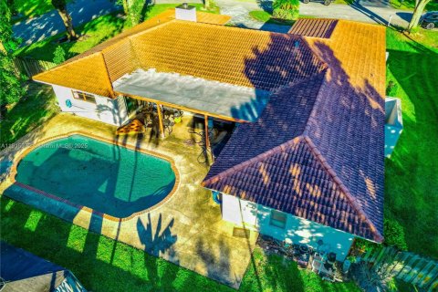 Villa ou maison à vendre à Coral Springs, Floride: 4 chambres, 234.02 m2 № 1971296 - photo 5