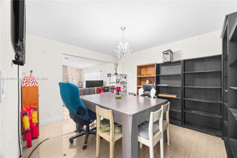 Villa ou maison à vendre à Coral Springs, Floride: 4 chambres, 234.02 m2 № 1971296 - photo 11