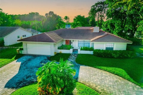Villa ou maison à vendre à Coral Springs, Floride: 4 chambres, 234.02 m2 № 1971296 - photo 1