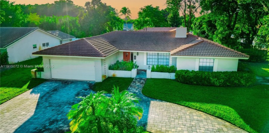 Villa ou maison à Coral Springs, Floride 4 chambres, 234.02 m2 № 1971296