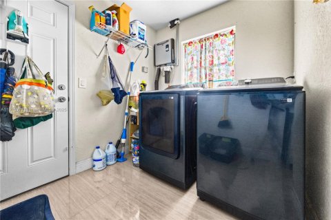 Villa ou maison à vendre à Coral Springs, Floride: 4 chambres, 234.02 m2 № 1971296 - photo 25