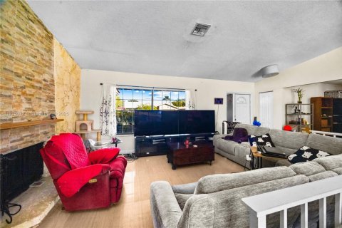 Villa ou maison à vendre à Coral Springs, Floride: 4 chambres, 234.02 m2 № 1971296 - photo 10