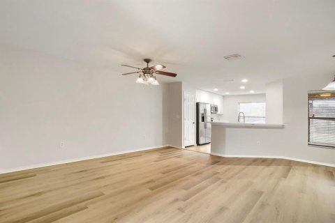 Townhouse in Brandon, Florida 3 bedrooms, 137.4 sq.m. № 2349878 - photo 8