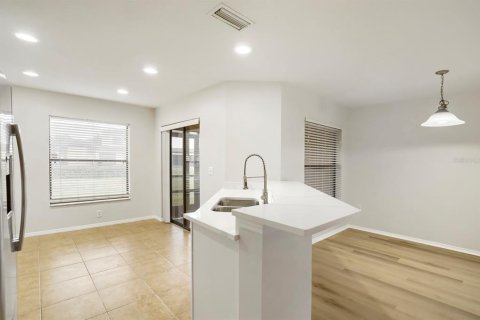 Townhouse in Brandon, Florida 3 bedrooms, 137.4 sq.m. № 2349878 - photo 13
