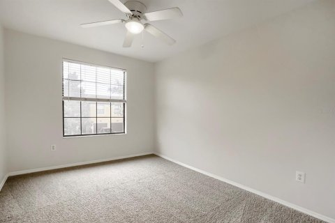 Townhouse in Brandon, Florida 3 bedrooms, 137.4 sq.m. № 2349878 - photo 14