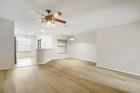 Townhouse in Brandon, Florida 3 bedrooms, 137.4 sq.m. № 2349878 - photo 6