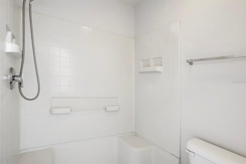 Townhouse in Brandon, Florida 3 bedrooms, 137.4 sq.m. № 2349878 - photo 21