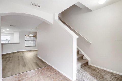Townhouse in Brandon, Florida 3 bedrooms, 137.4 sq.m. № 2349878 - photo 4