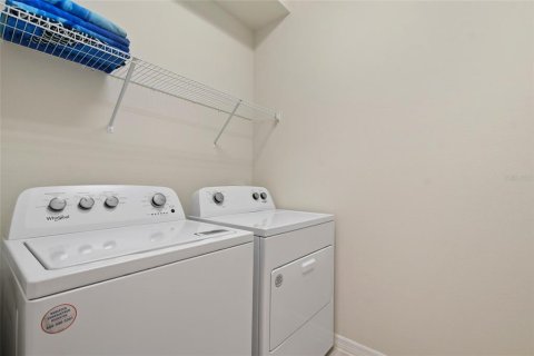 House in Davenport, Florida 6 bedrooms, 289.2 sq.m. № 2130374 - photo 21
