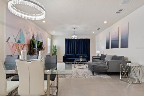 House in Davenport, Florida 6 bedrooms, 289.2 sq.m. № 2130374 - photo 9