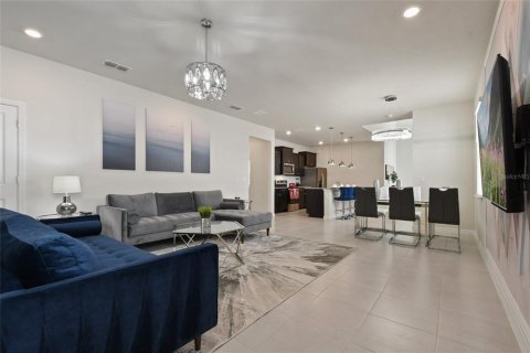 House in Davenport, Florida 6 bedrooms, 289.2 sq.m. № 2130374 - photo 13