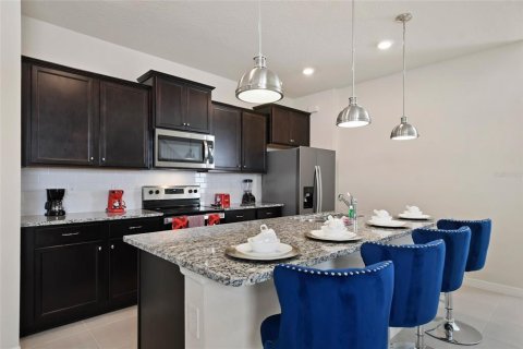 House in Davenport, Florida 6 bedrooms, 289.2 sq.m. № 2130374 - photo 5
