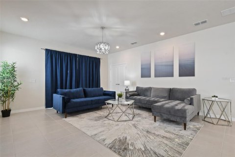 House in Davenport, Florida 6 bedrooms, 289.2 sq.m. № 2130374 - photo 11