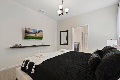 House in Davenport, Florida 6 bedrooms, 289.2 sq.m. № 2130374 - photo 18