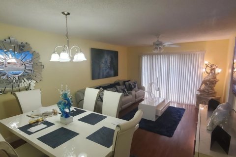Condominio en venta en Pembroke Pines, Florida, 2 dormitorios, 93.09 m2 № 1701979 - foto 4
