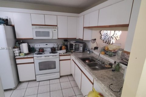 Condominio en venta en Pembroke Pines, Florida, 2 dormitorios, 93.09 m2 № 1701979 - foto 6