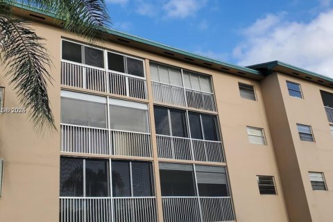 Condominio en venta en Pembroke Pines, Florida, 2 dormitorios, 93.09 m2 № 1701979 - foto 2