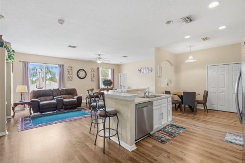 Casa en venta en Spring Hill, Florida, 4 dormitorios, 187.66 m2 № 2217913 - foto 12