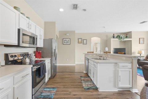 Casa en venta en Spring Hill, Florida, 4 dormitorios, 187.66 m2 № 2217913 - foto 7