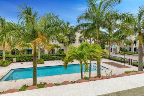 Townhouse in Pembroke Pines, Florida 3 bedrooms, 179.49 sq.m. № 2068246 - photo 6