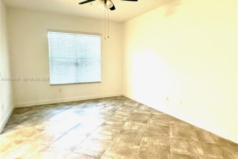 Townhouse in Pembroke Pines, Florida 3 bedrooms, 179.49 sq.m. № 2068246 - photo 4