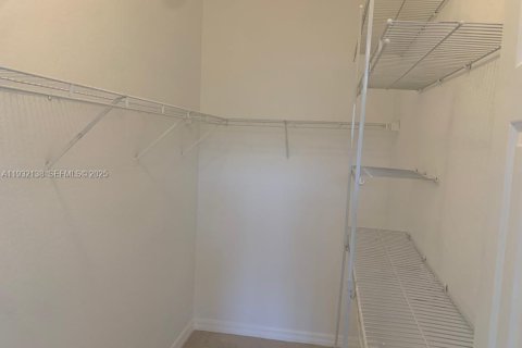 Снять в аренду таунхаус в Тамарак, Флорида 2 спальни, 96.25м2, № 1990603 - фото 14