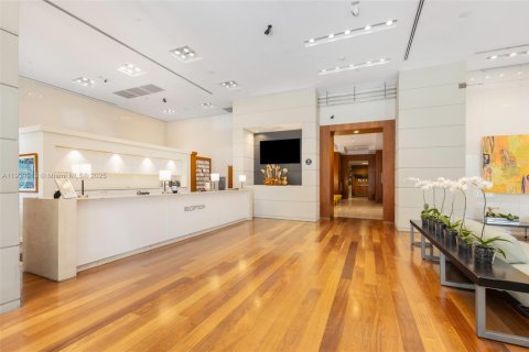 Condominio en venta en Miami, Florida, 1 dormitorio, 63.08 m2 № 2035661 - foto 2