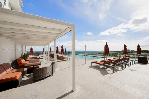 Condominio en venta en Miami, Florida, 1 dormitorio, 63.08 m2 № 2035661 - foto 24