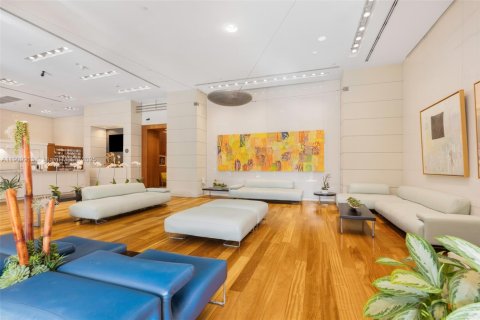 Condominio en venta en Miami, Florida, 1 dormitorio, 63.08 m2 № 2035661 - foto 3