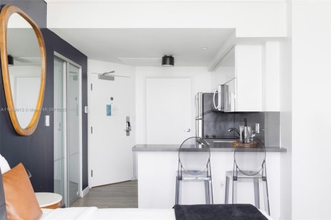 Condominio en venta en Miami, Florida, 1 dormitorio, 63.08 m2 № 2035661 - foto 5